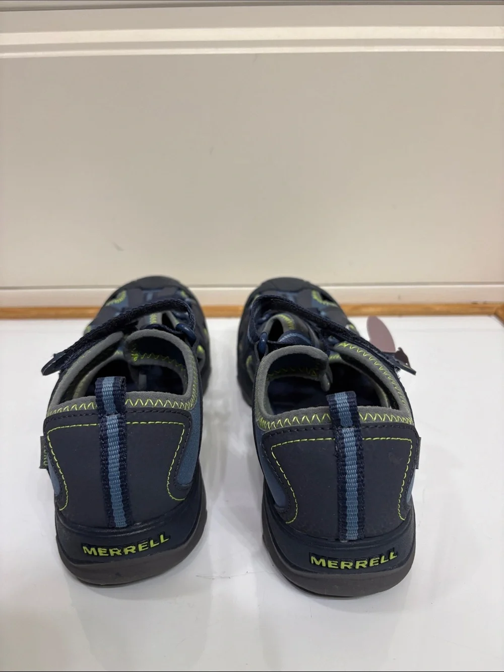NWT Merrell Youth Navy Closed-Toe Athletic‎ Sandals